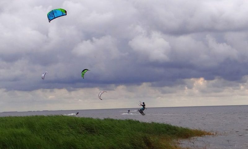 Jak wygląda optymalny zestaw do kitesurfingu?
