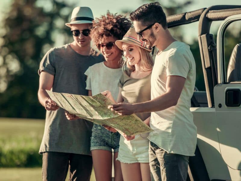 Σχεδιάστε τη διαδρομή σας, ακούστε τις τοπικές αρχές και να είστε προσεκτικοί στους δρόμους.