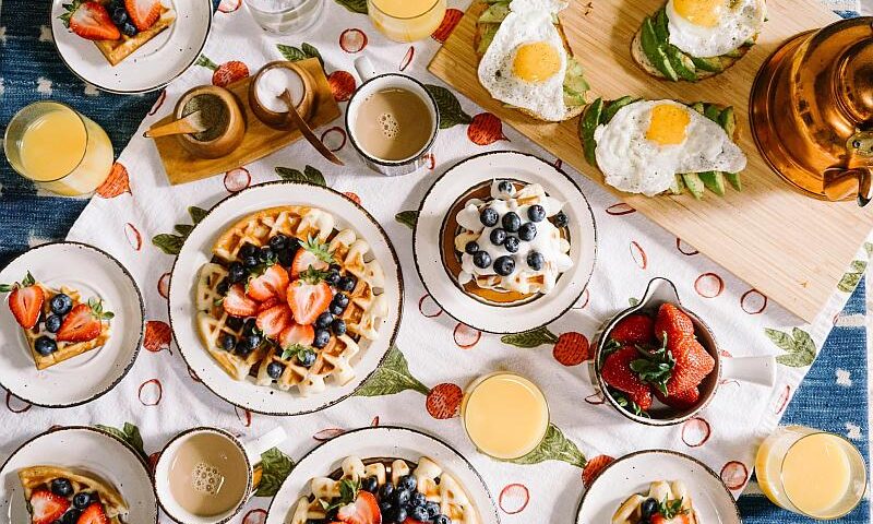 Gofr kcal - czyli ile kalorii suchy, gofr z bitą śmietaną i owocami