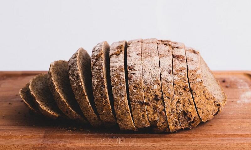 Kromka chleba kcal, czyli ile kalorii jest w kromce chleba? Sprawdź!