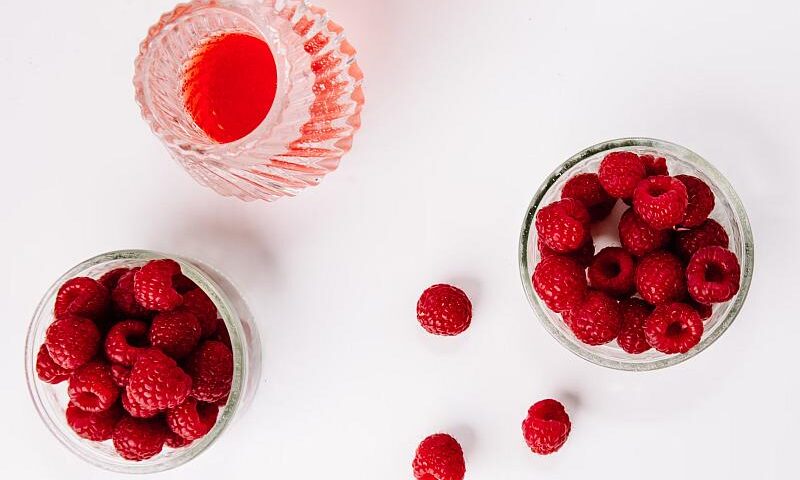 Maliny kcal - sprawdź ile kalorii ma 100g malin mrożonych i świeżych