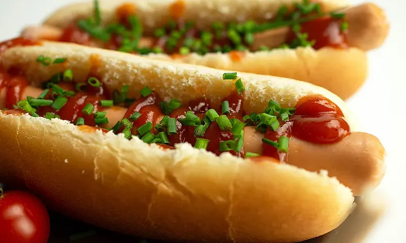 Hot dog Żabka kcal - sprawdź ile kalorii ma hot dog z Żabki!