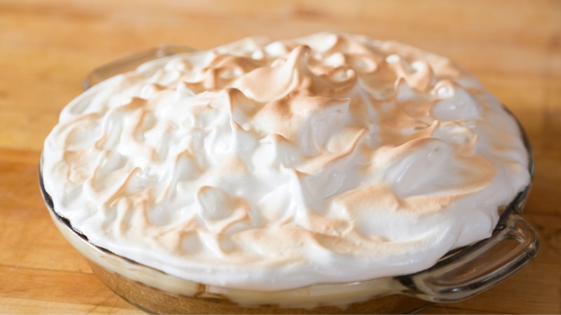 Σύννεφο βατόμουρου σε παντεσπάνι με τυρί μασκαρπόνε