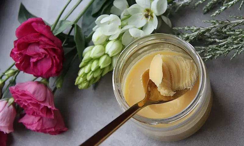 Masło kcal - sprawdzamy zwykłe, orzechowe i klarowane!