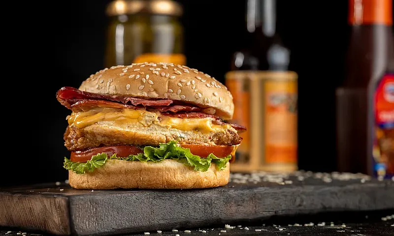 McRoyal kcal - sprawdź ile kalorii ma zwykły i podwójny McRoyal!
