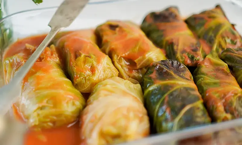 Sos pomidorowy do gołąbków - jak go przyrządzić? Porady!