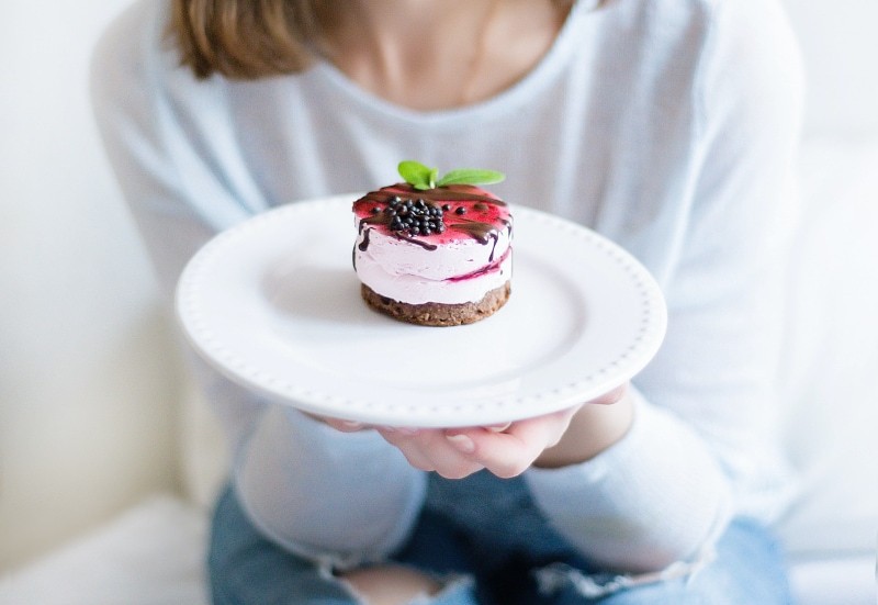 Σύννεφο βατόμουρου σε παντεσπάνι